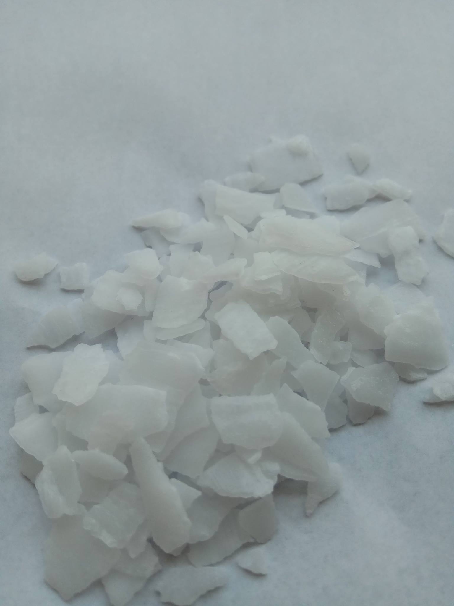 NaOH (Caustic Soda): Sifat, Kegunaan, dan Cara Menangani